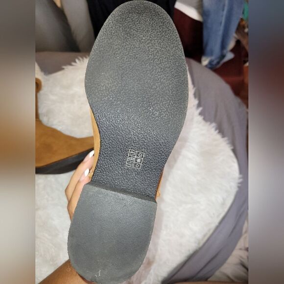 CLEARANCE Coach Camel Turnlock Suede Boots/Booties Sz 5.5 Women's. - Picture 3 of 3